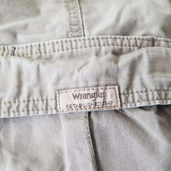 Wrangler Mens 40 x 9 Shorts Cargo Khaki Beige 6 Pocket - Picture 4 of 7